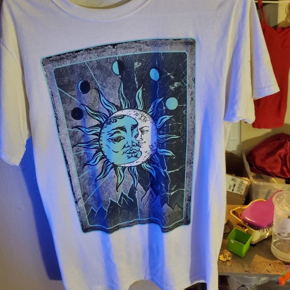 Small men's hippy sun and moon tee white